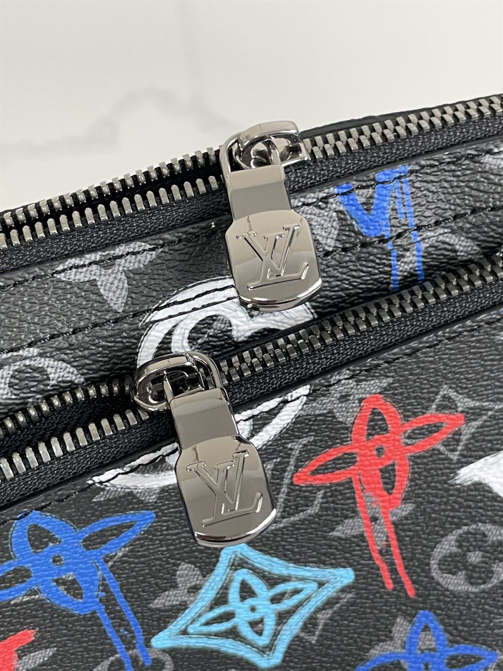LOUIS VUITTON TRIO MESSENGER BAG - LVB066