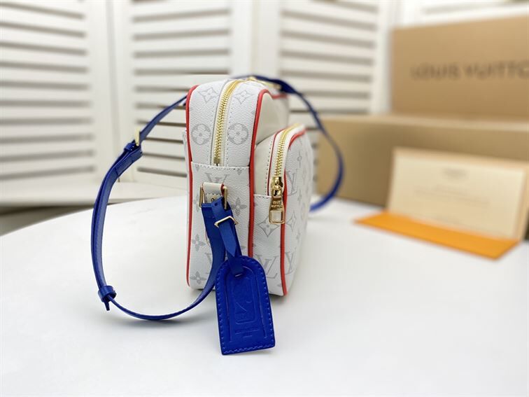 LOUIS VUITTON X NBA NIL MESSENGER ANTARTICA - LVB020