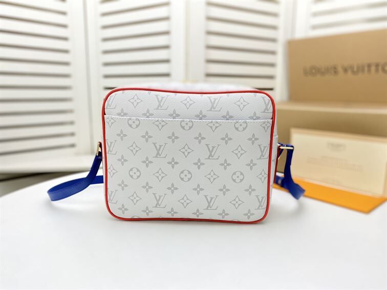 LOUIS VUITTON X NBA NIL MESSENGER ANTARTICA - LVB020