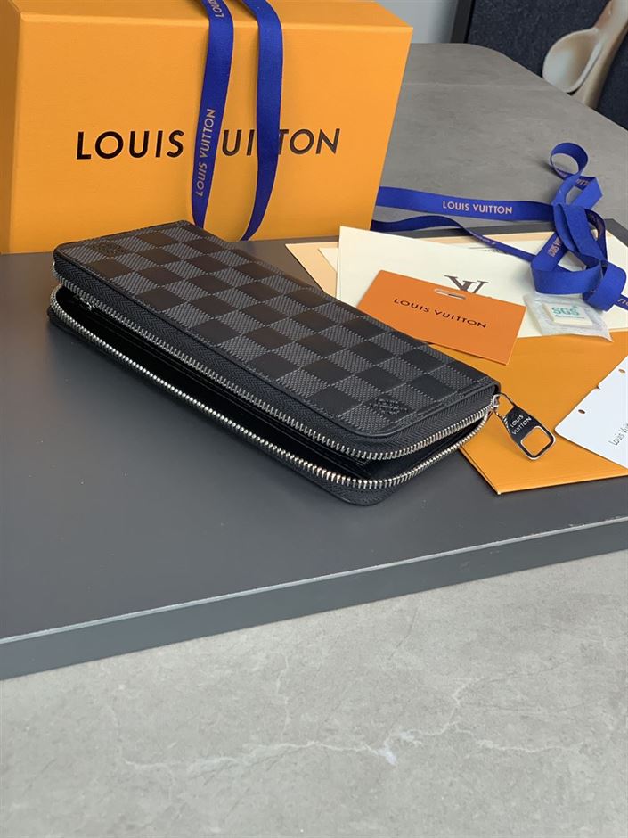 LOUIS VUITTON ZIPPY WALLET VERTICAL DAMIER
