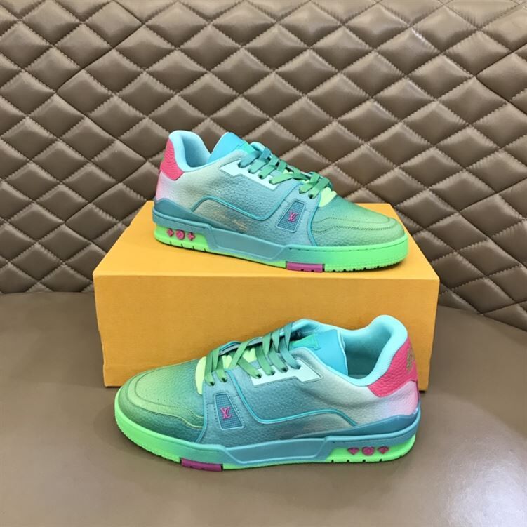 LOUIS VUITTTON TRAINER SNEAKERS IN GREEN GRAINED CALF LEATHER - LVS002