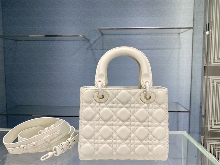 MEDIUM ULTRAMATTE LADY DIOR BAG LATTE