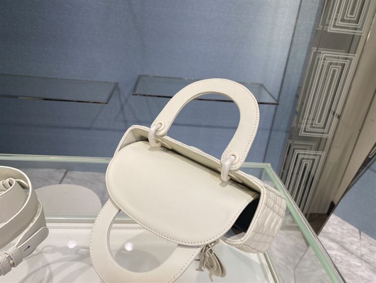 MEDIUM ULTRAMATTE LADY DIOR BAG LATTE