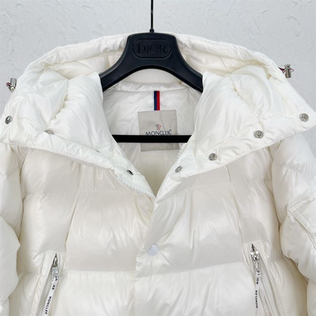 MONCLER CHIABLESE LONG PARKA JACKET IN WHITE - MC051