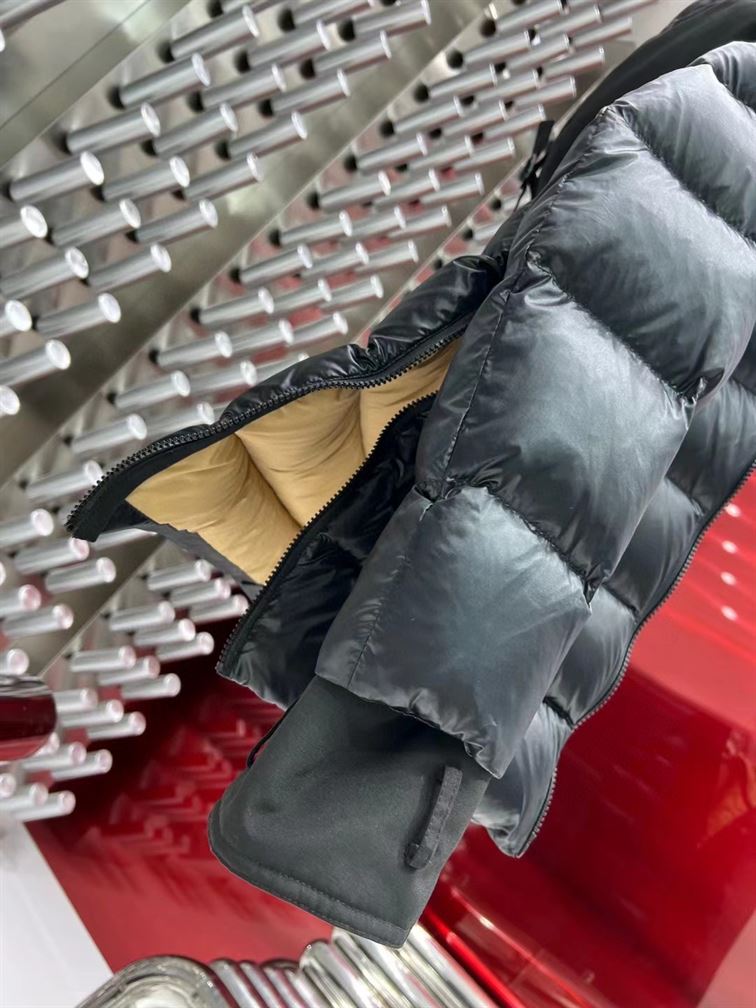 MONCLER COAT - MC132