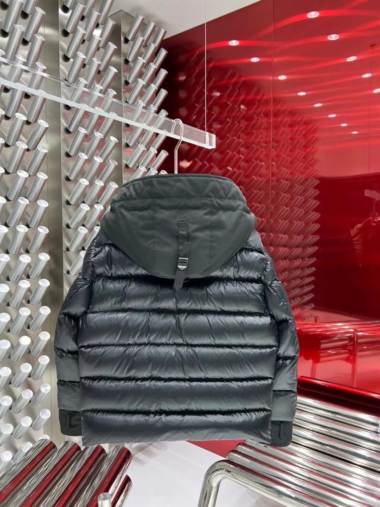 MONCLER COAT - MC132