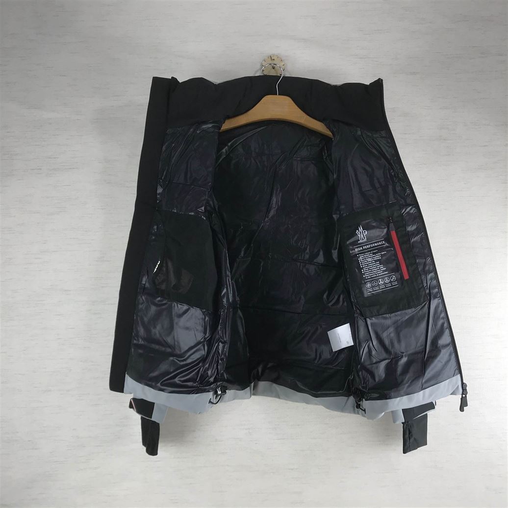 MONCLER COAT - MC134