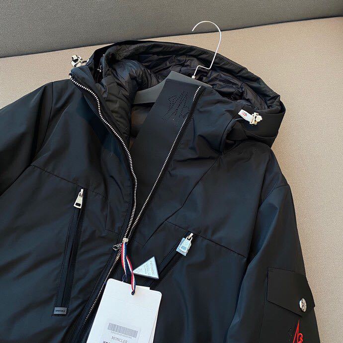 MONCLER COAT - MC137