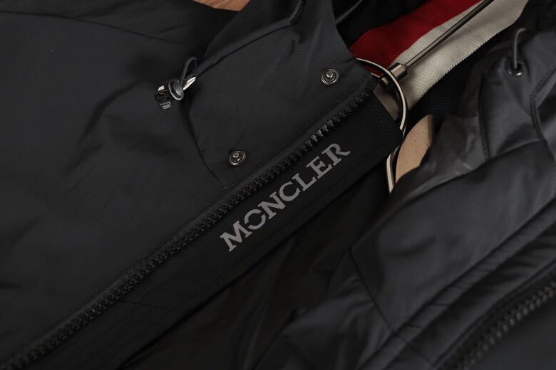MONCLER COAT - MC138