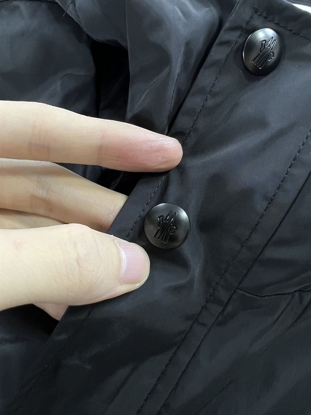 MONCLER GUIERS RAIN JACKET - MC099