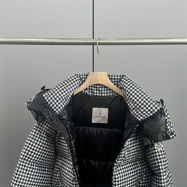 MONCLER SOCOTRINE SHORT DOWN JACKET - MC057