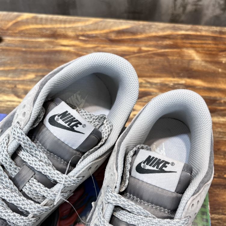 NIKE SB DUNK LOW 'LONDON' - NSN006