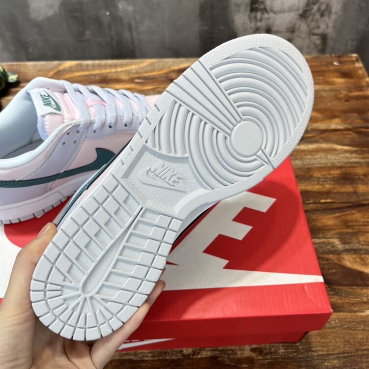 NIKE SB DUNK LOW SNEAKER - NSN013