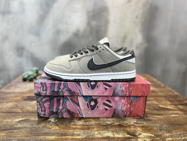 NIKE SB DUNK LOW SNEAKER - NSN020