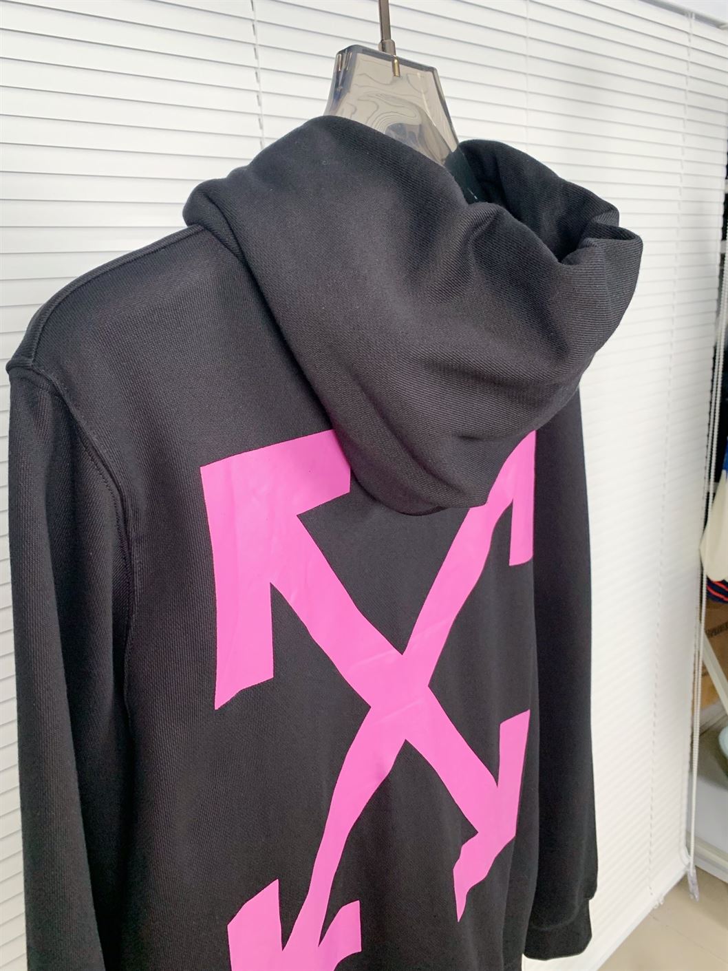 OFF-WHITE ARROW CARAVAGGIO MERCY SKATE HOODIE BLACK PURPLE - OS014