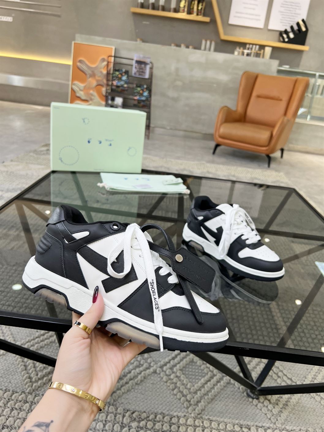 OFF-WHITE OUT OF OFFICE BLACK WHITE SNEAKER - OFW015