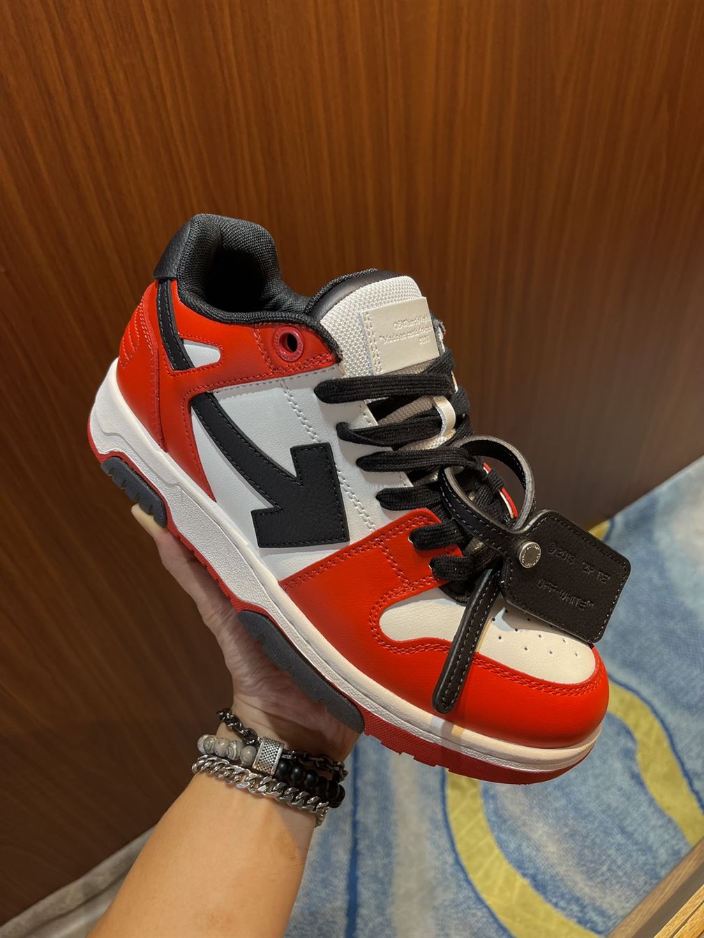 OFF-WHITE OUT OF OFFICE OOO BLACK WHITE RED - OFW025