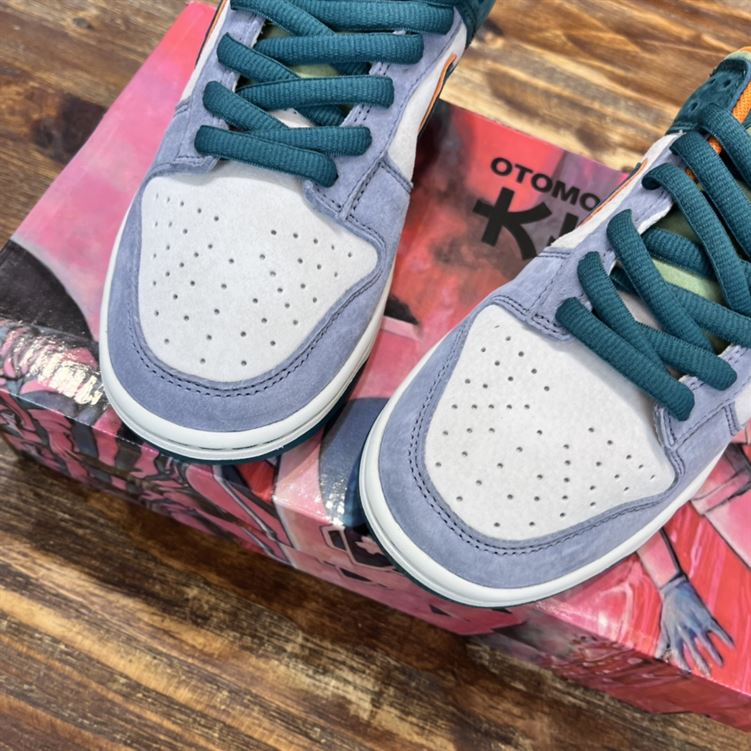 OTOMO KATSUHIRO X NIKE SB DUNK LOW SNEAKER - NSN003