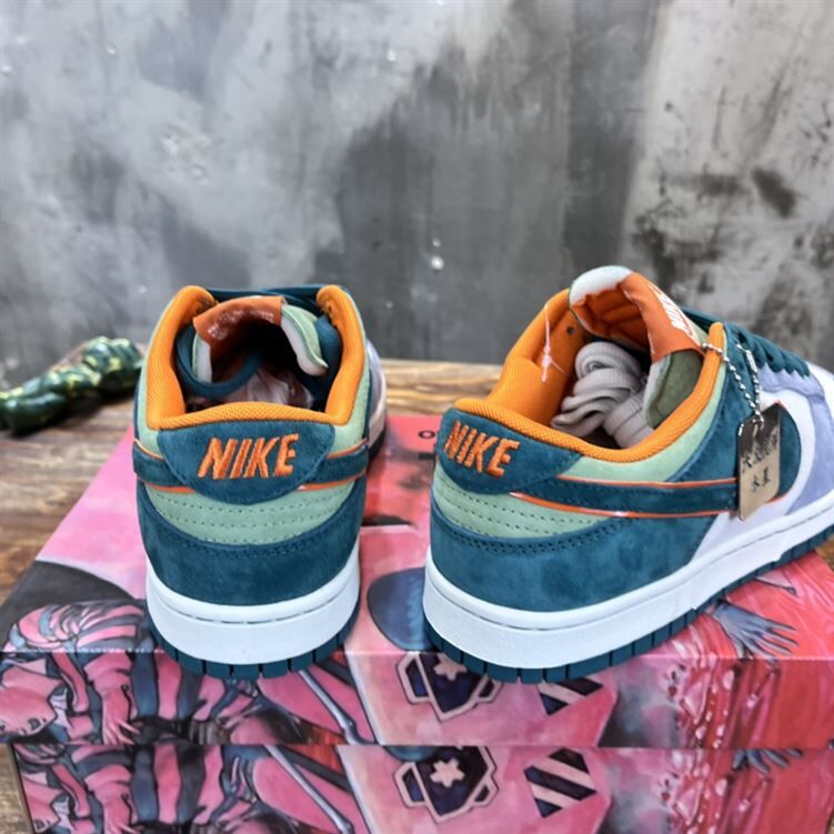 OTOMO KATSUHIRO X NIKE SB DUNK LOW SNEAKER - NSN003