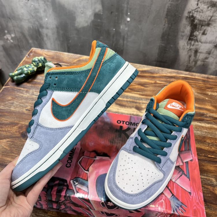 OTOMO KATSUHIRO X NIKE SB DUNK LOW SNEAKER - NSN003