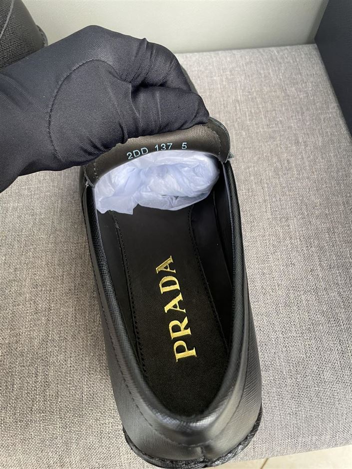 PRADA SAFFIANO LEATHER DRIVER - PRS036