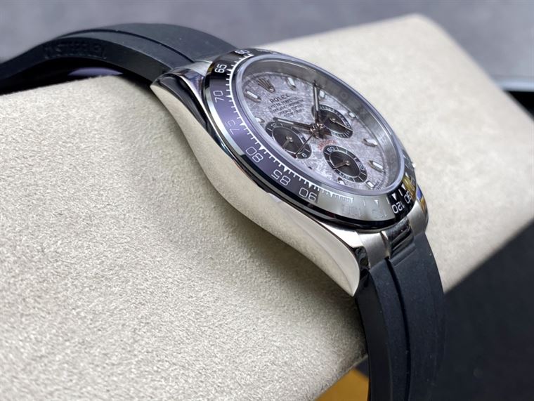 ROLEX OYSTER PERPETUAL SUPERLATIVE CHRONOMETER OFFICIALLY CERTIFIED