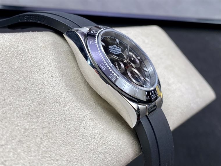 ROLEX OYSTER PERPETUAL SUPERLATIVE CHRONOMETER OFFICIALLY CERTIFIED