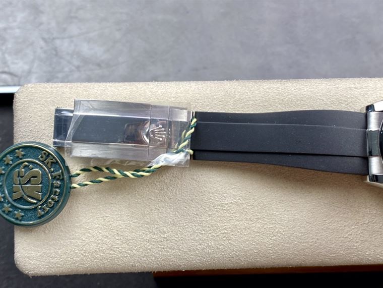 ROLEX OYSTER PERPETUAL SUPERLATIVE CHRONOMETER OFFICIALLY CERTIFIED