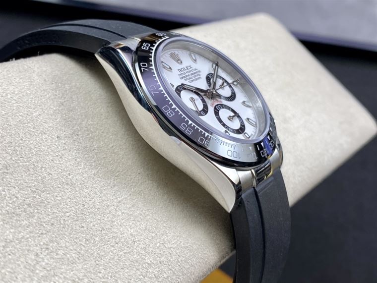 ROLEX OYSTER PERPETUAL SUPERLATIVE CHRONOMETER OFFICIALLY CERTIFIED