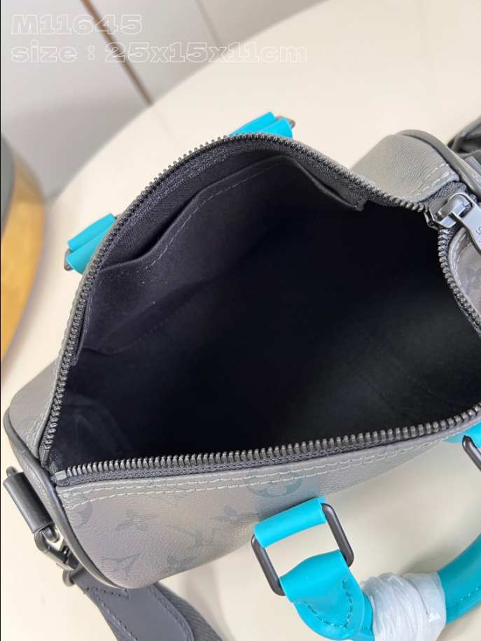 Louis Vuitton Keepall Bandoulière 25 Bag Blue - LW131