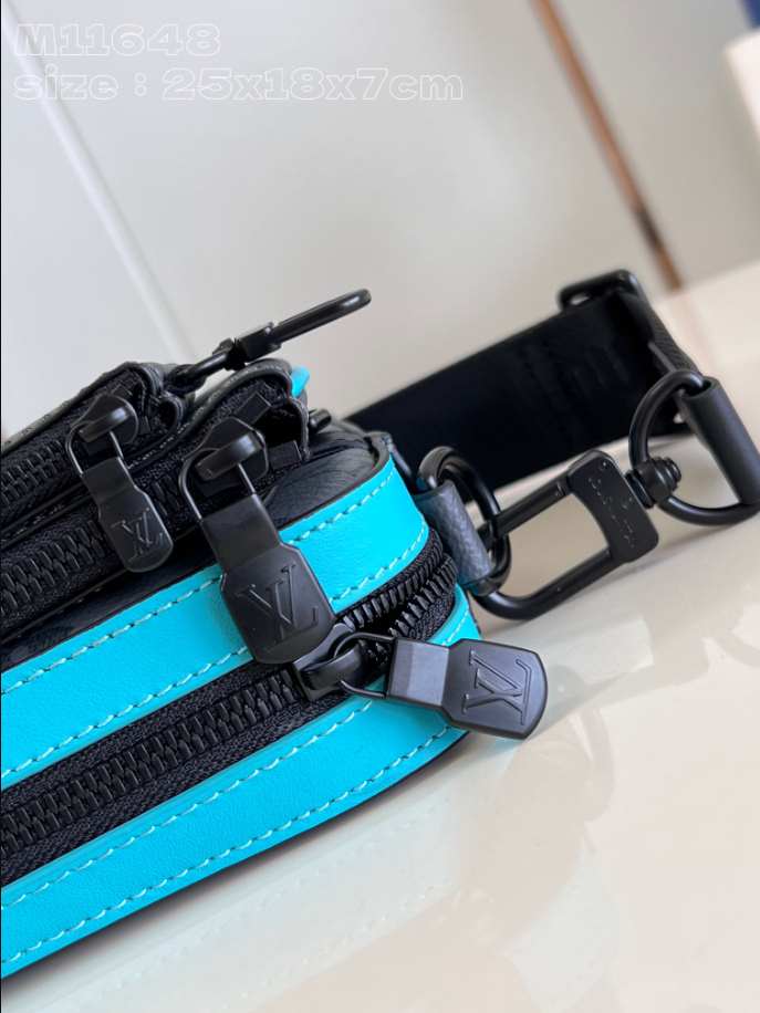 LOUIS VUITTON Trio Messenger Bag