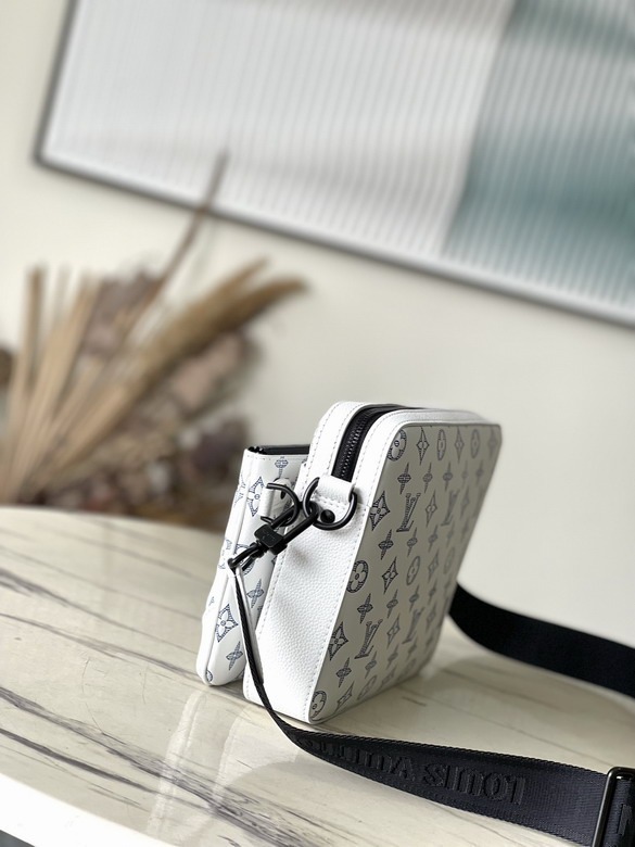 Louis Vuitton Trio Messenger White Bag