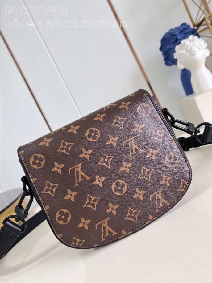 Louis Vuitton Montsouris Messenger PM Noir Bag