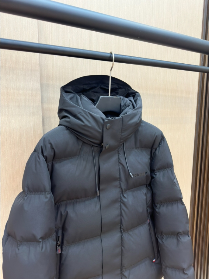 MONCLER Puff Black Hooded Coat - MC142