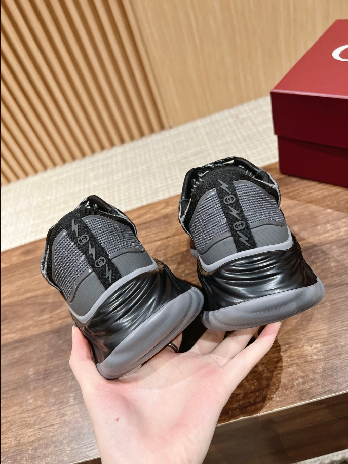 Gucci Ripple Black Dusty Sneaker - GCC163
