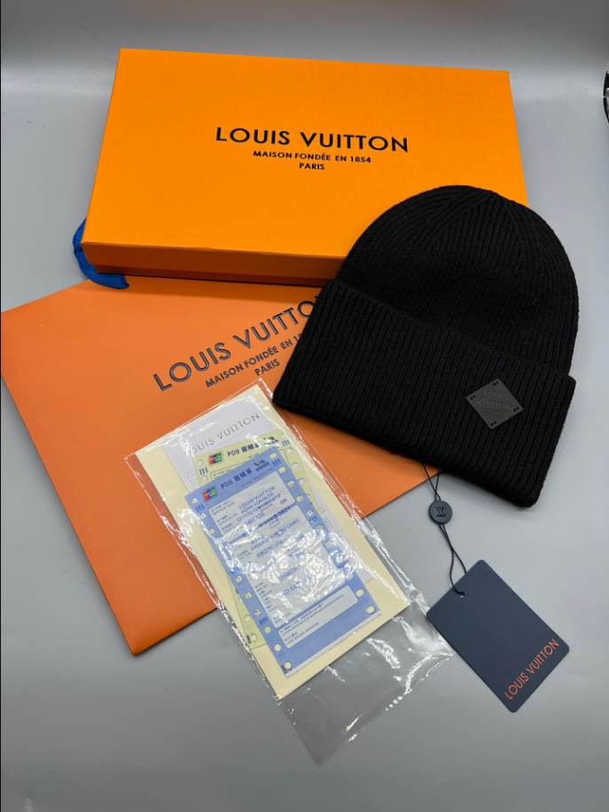 Louis Vuitton Wool Black Logo LV Hats - LVC010
