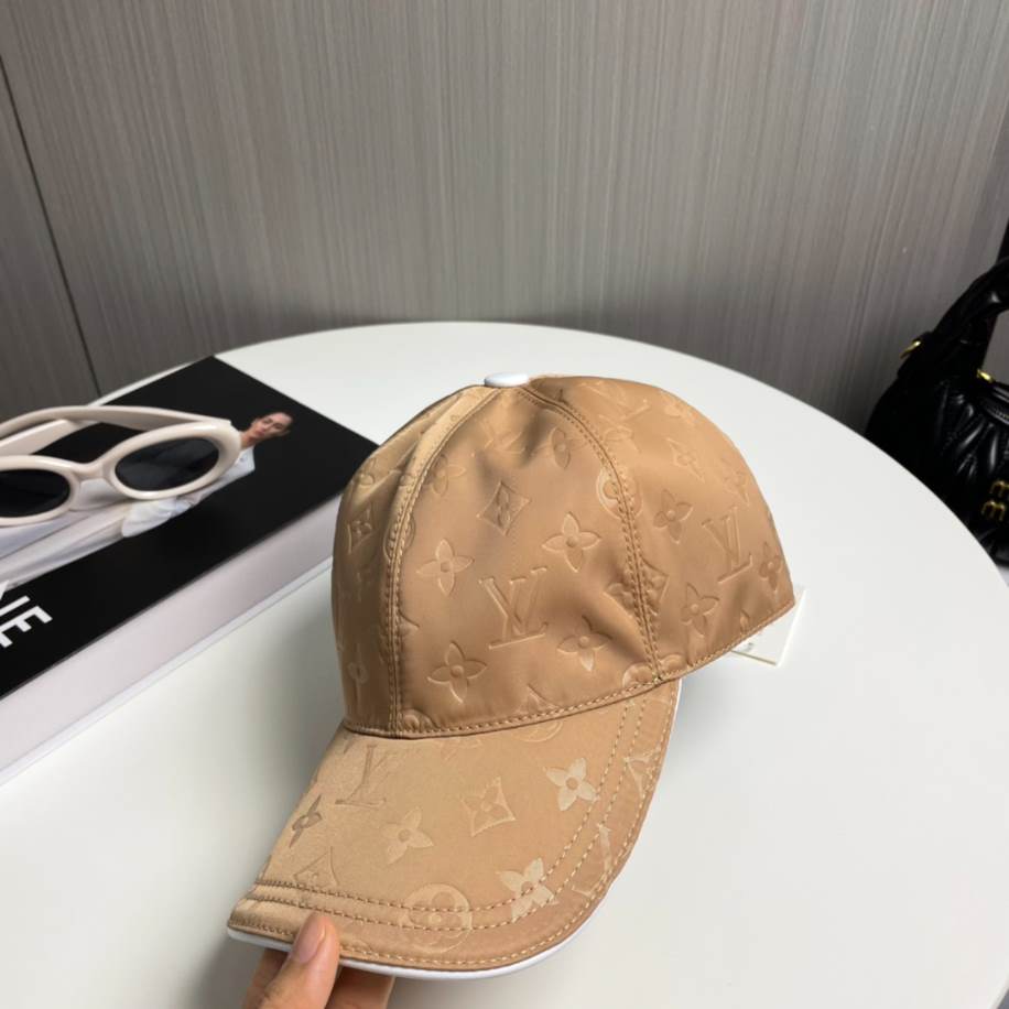 Louis Vuitton Baseball Beige Logo LV Hats - LVC008
