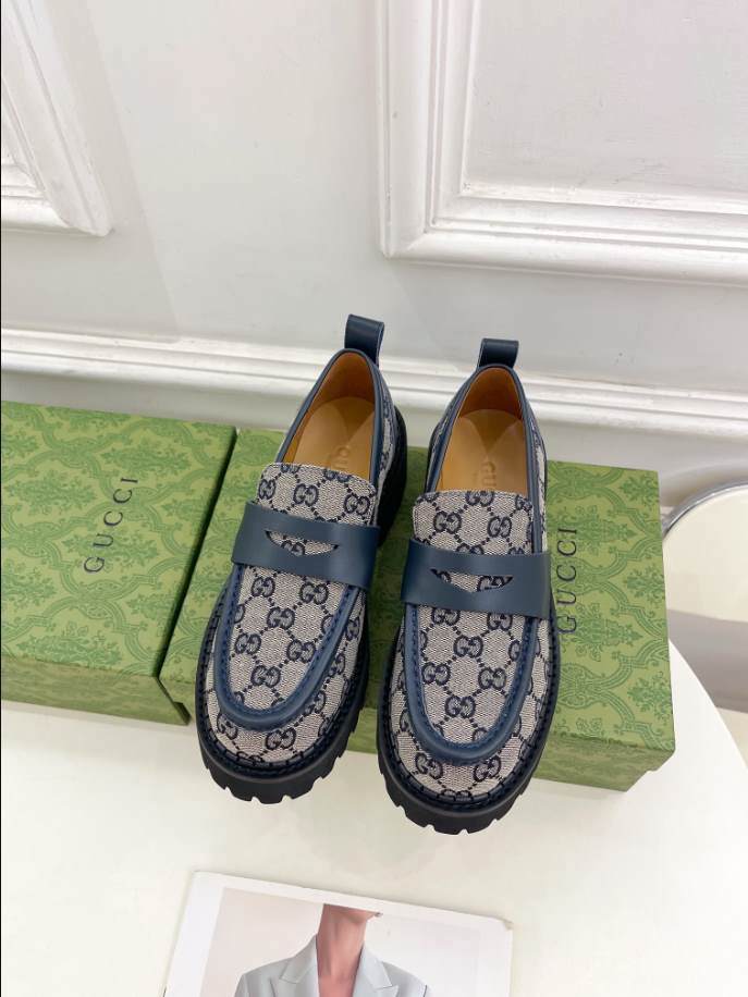 Gucci Jordaan Blue Embroidered Leather Loafer - GL078