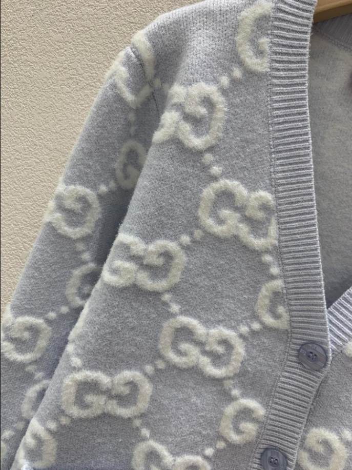 GUCCI Stitch Blue V-neck Knitwear - GCK057