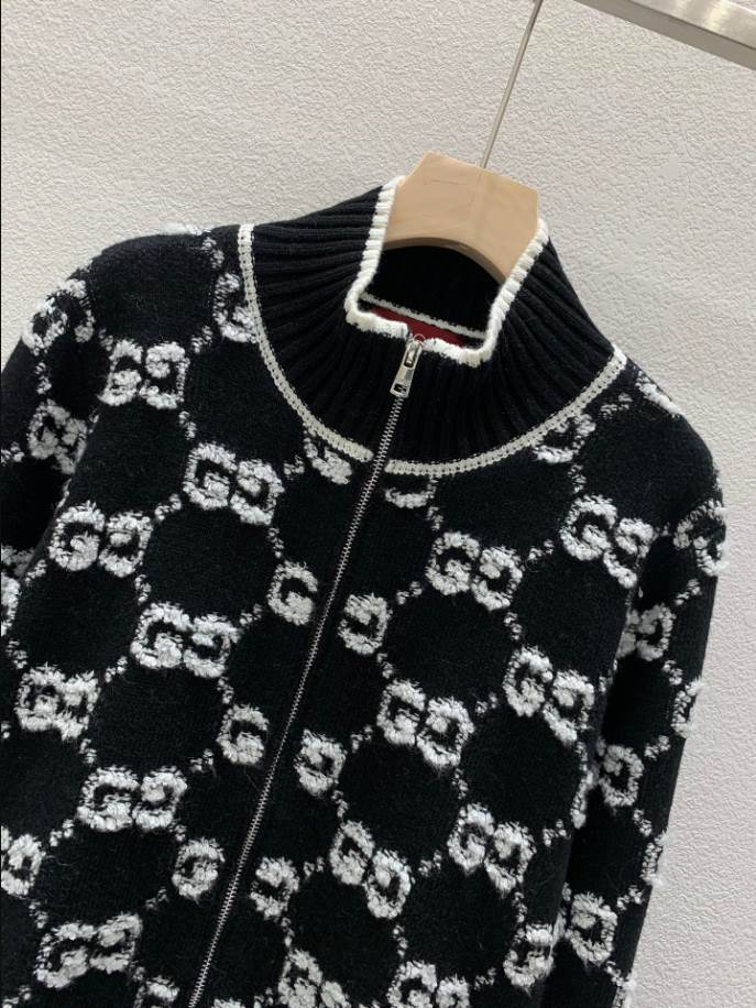 GUCCI Bouclé Stitch Jacquard Black Knitwear - GCK053