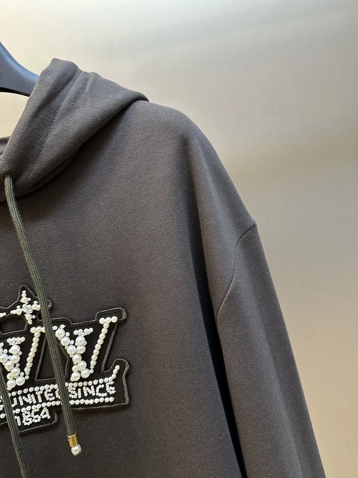 LOUIS VUITTON DAMIER PULLOVER WITH PEARL SIGNATURE - LVC052 LOUIS VUITTON DAMIER PULLOVER WITH PEARL SIGNATURE