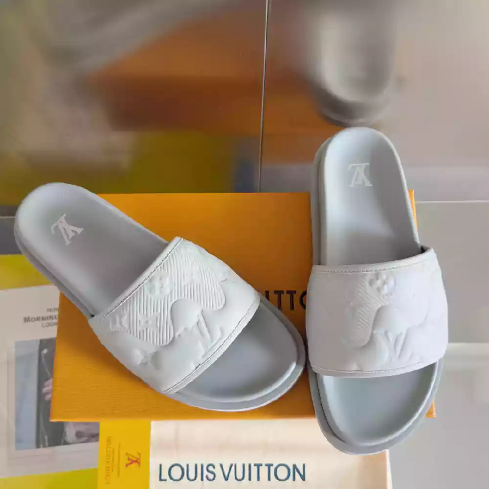 LOUIS VUITTON WHITE SLIPPERS SLIDES - LVSD061 LOUIS VUITTON WHITE SLIPPERS SLIDES - LVSD048