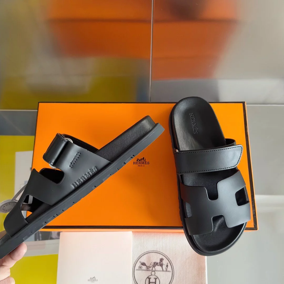 HERMES MEN'S CHYPRE SANDALS IN BLACK CALFSKIN - HMSD007