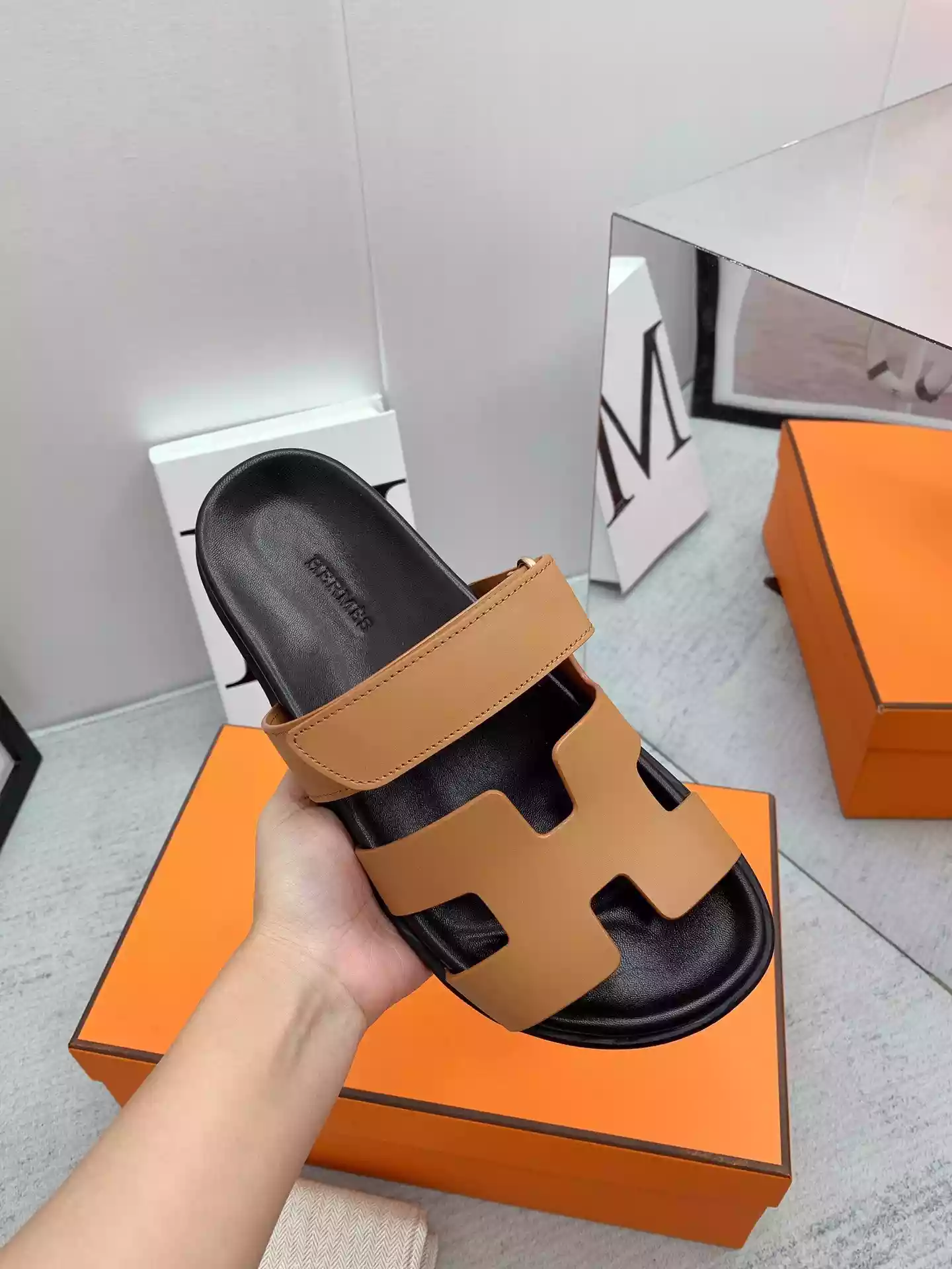 HERMES MEN'S CHYPRE SANDALS IN BROWN CALFSKIN - HMSD006