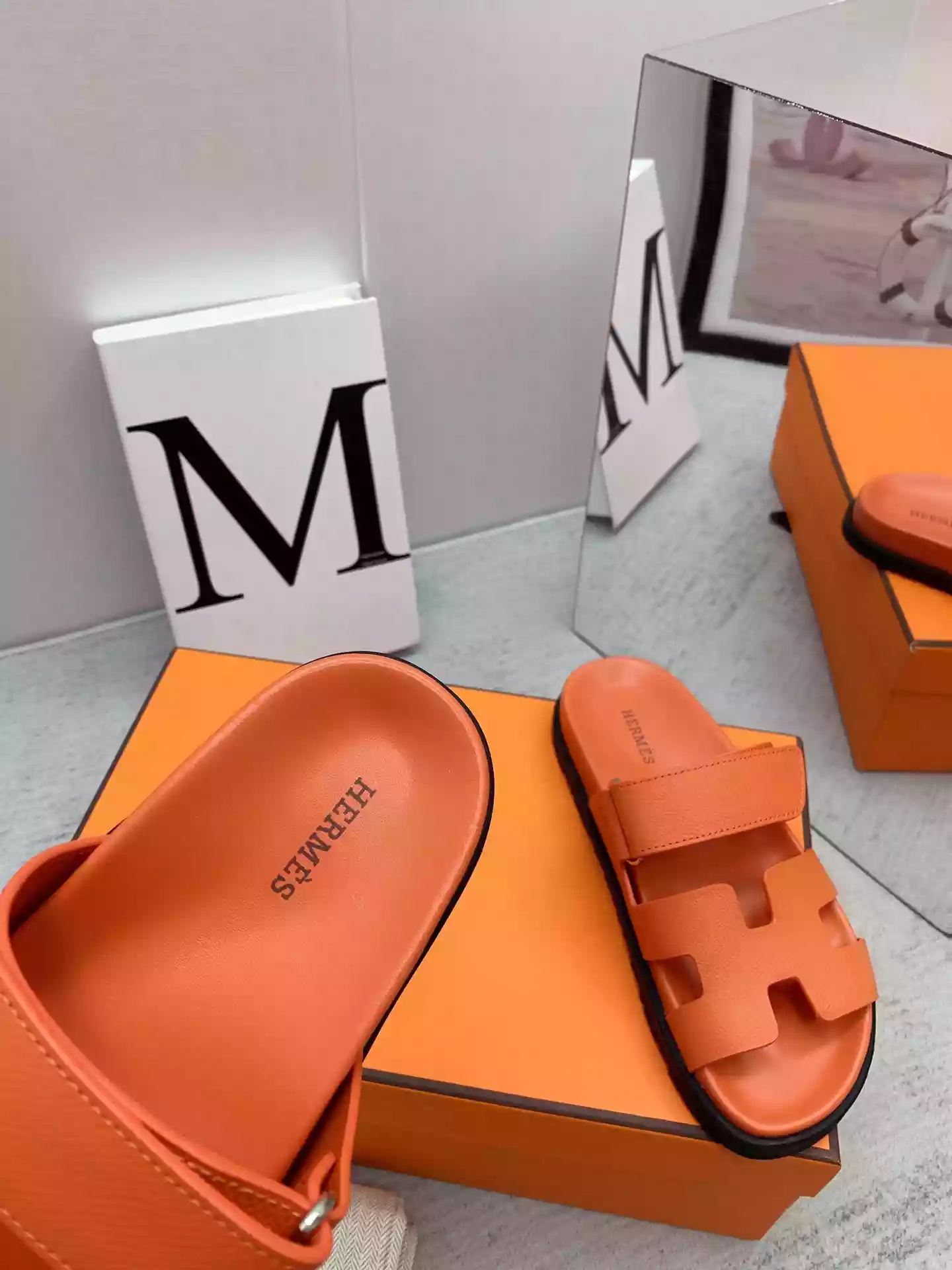 HERMES MEN'S CHYPRE SANDALS IN ORANGE EPSOM CALFSKI - HMSD001