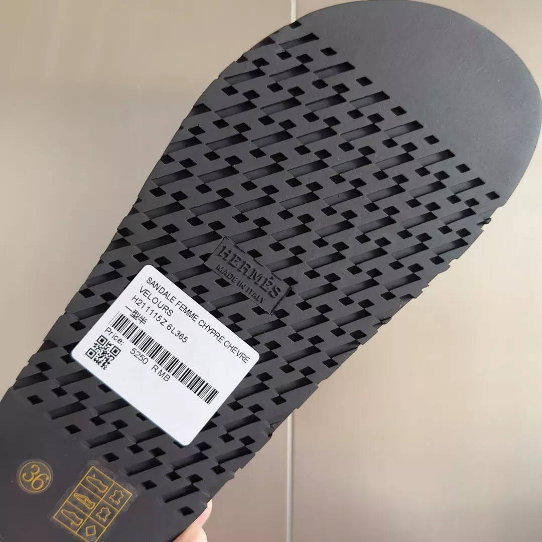 HERMES MEN'S CHYPRE SANDALS IN WHITE CALFSKIN - HMSD008