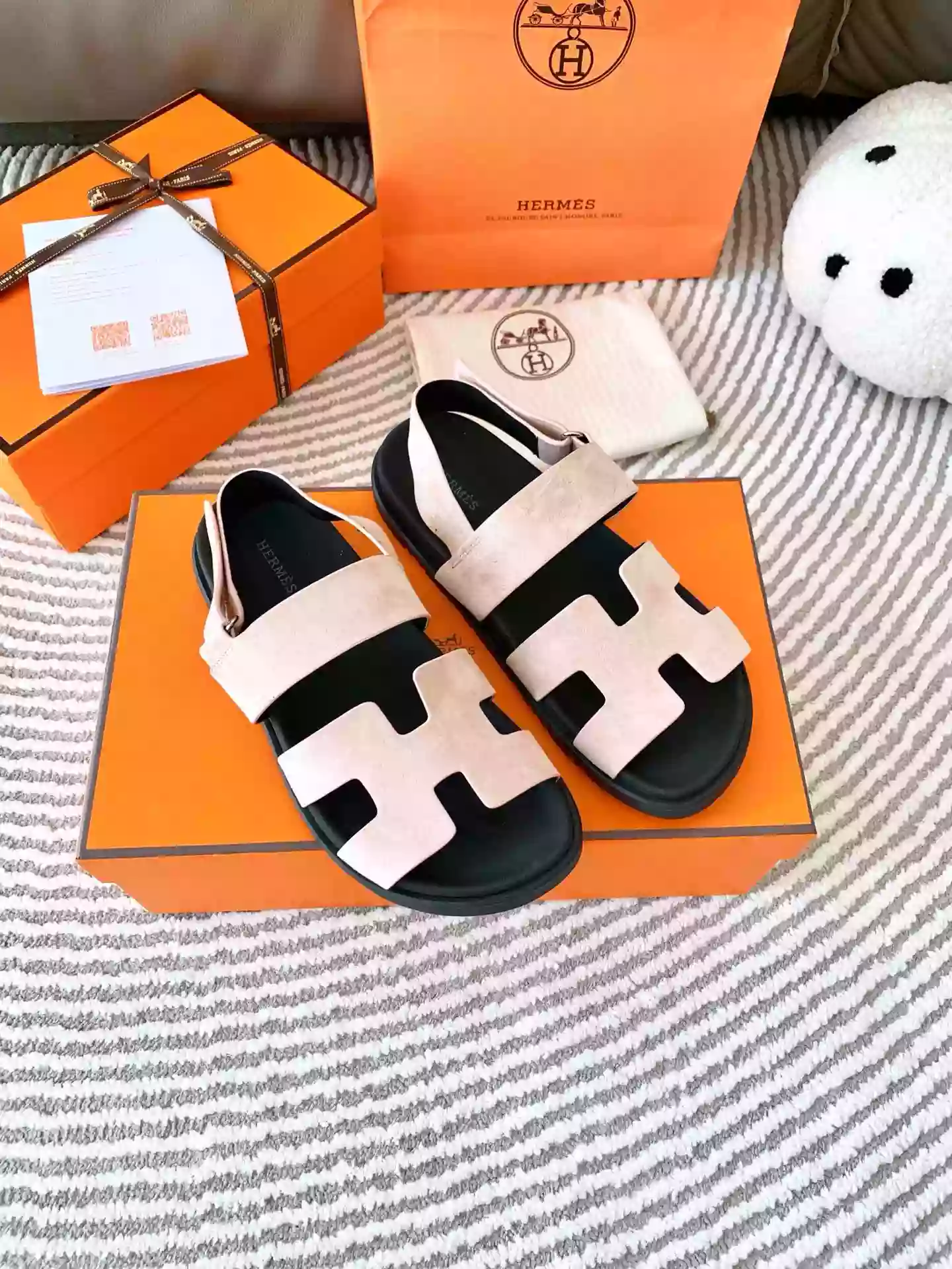 HERMES MEN'S GENIUS SANDALS IN BEIGE SUEDE CALFSKIN - HMSD002