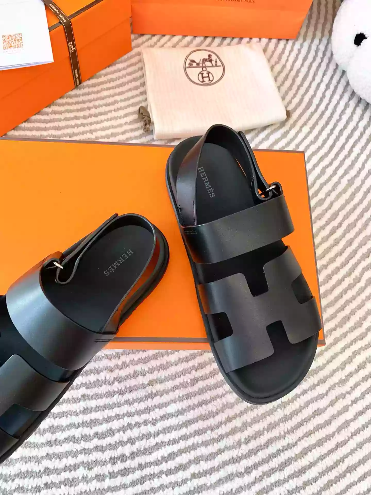 HERMES MEN'S GENIUS SANDALS IN BLACK CALFSKIN - HMSD003