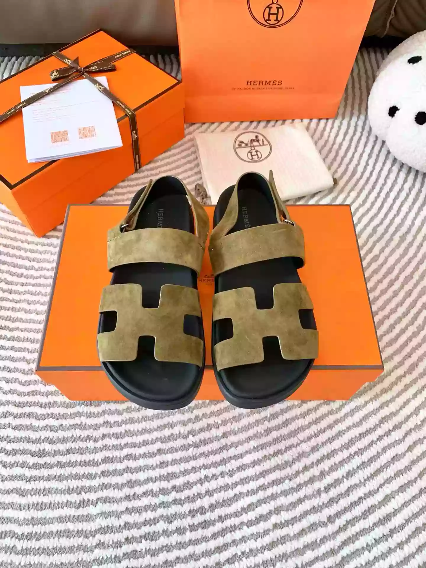 HERMES MEN'S GENIUS SANDALS IN GREEN SUEDE CALFSKIN - HMSD005