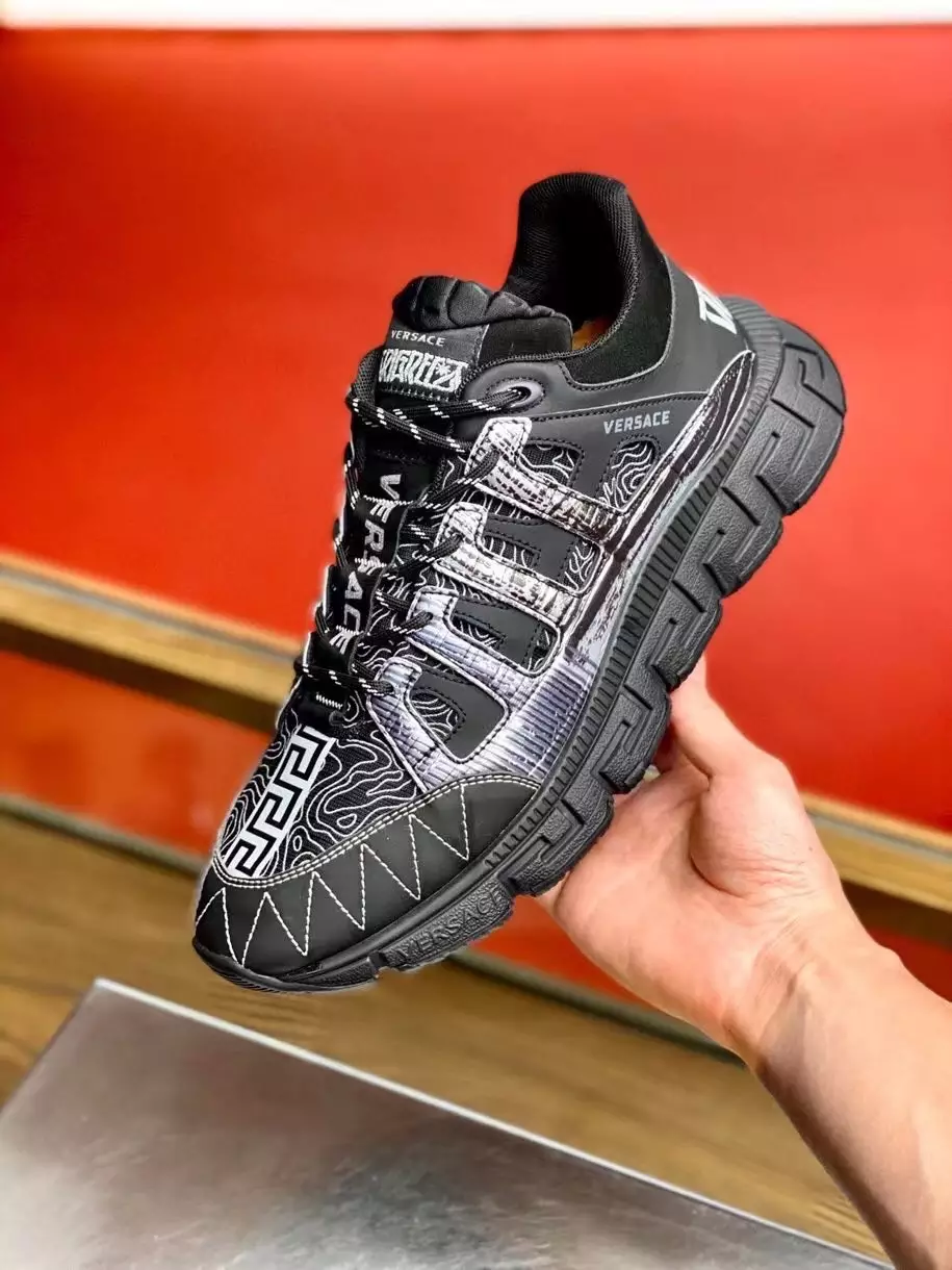 VERSACE WOMEN'S BLACK TRIGRECA SNEAKERS - VSS021
